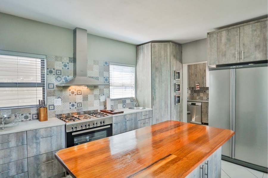7 Bedroom Property for Sale in Melodie North West